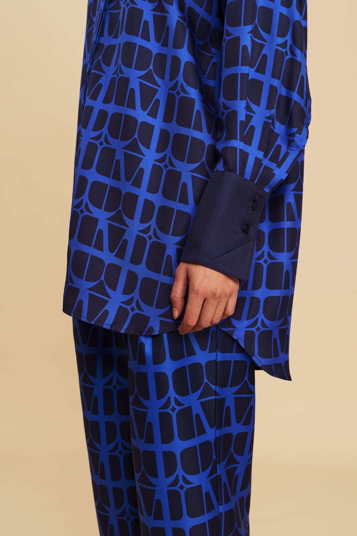 Silk Shirt in Midnight Snack