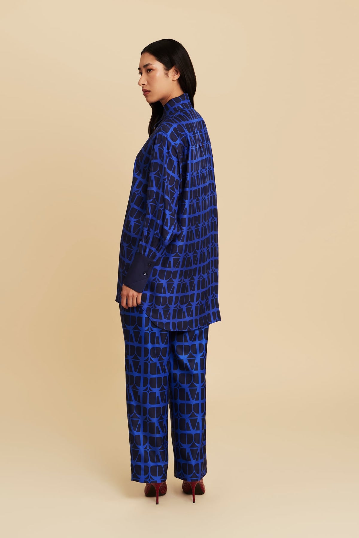 Silk Shirt in Midnight Snack